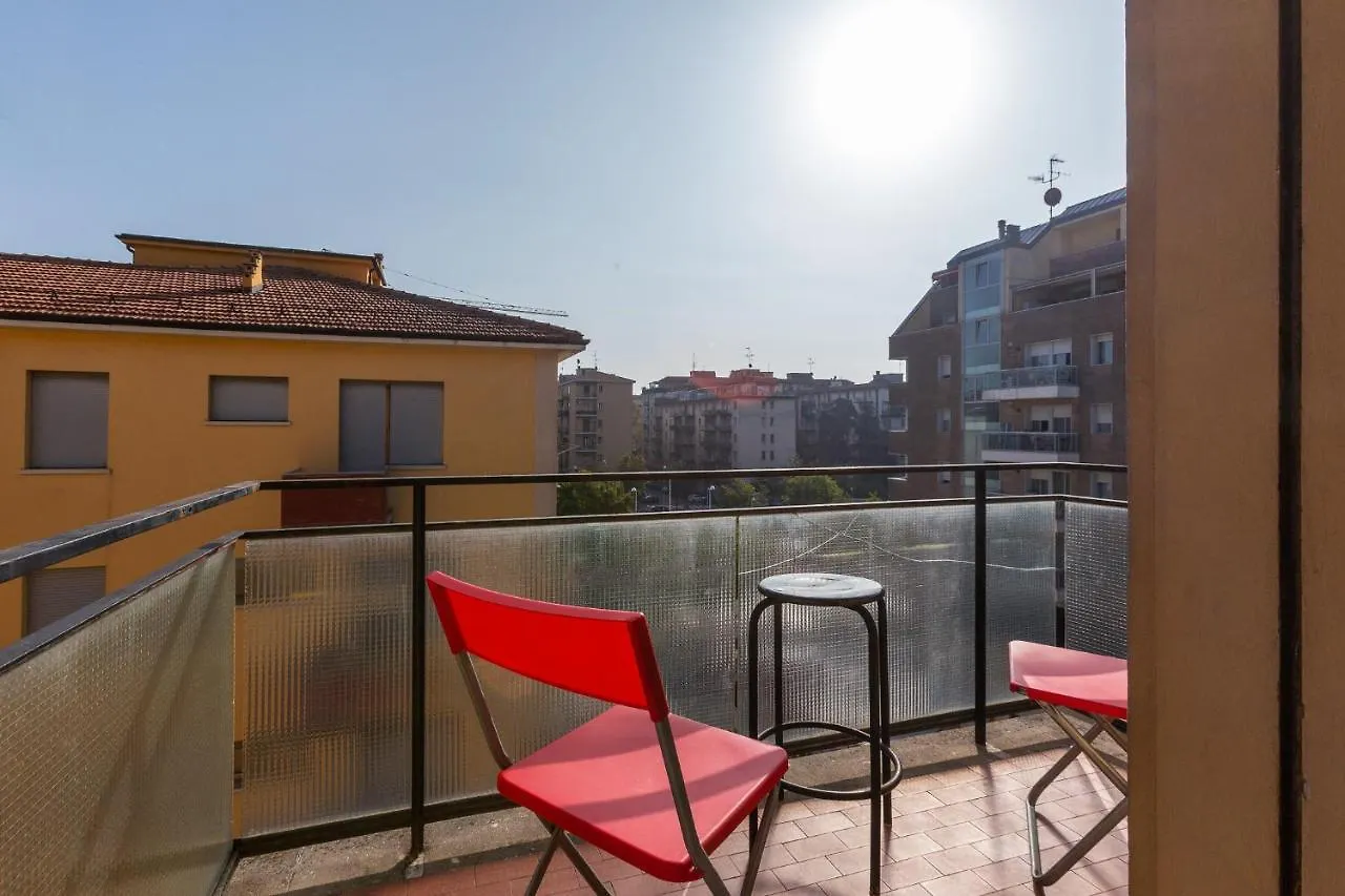 Bolognina Apartment Tra Stazione, Fiera E Tecnopolo Bologna 0*,  Italien